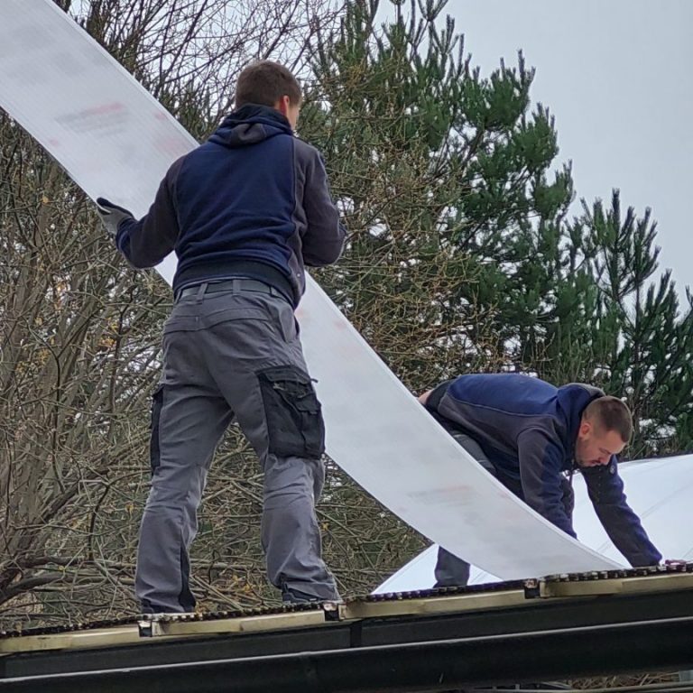 Montage einer Polycarbonat-Dacheindeckung
